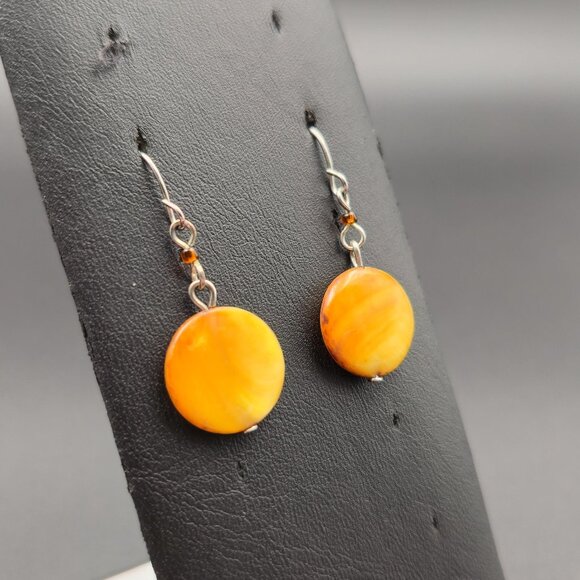 Silver Plated Round Yellow Shell Handmade Dangle Earrings A6314 - Picture 2 of 5